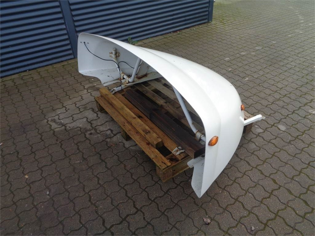 Volvo Tagspoiler til Volvo FL - Aerodinamika/ Spoileris - Kravas automašīna: foto 4 Volvo Tagspoiler til Volvo FL - Aerodinamika/ Spoileris - Kravas automašīna: foto 4