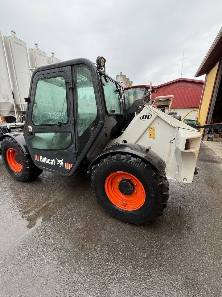 Bobcat T 2556 - Teleskopiskais iekrāvējs: foto 1 Bobcat T 2556 - Teleskopiskais iekrāvējs: foto 1