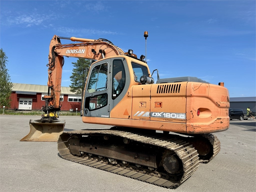 Doosan DX180LC PYÖRITTÄJÄLLÄ - Kāpurķēžu ekskavators: foto 3 Doosan DX180LC PYÖRITTÄJÄLLÄ - Kāpurķēžu ekskavators: foto 3