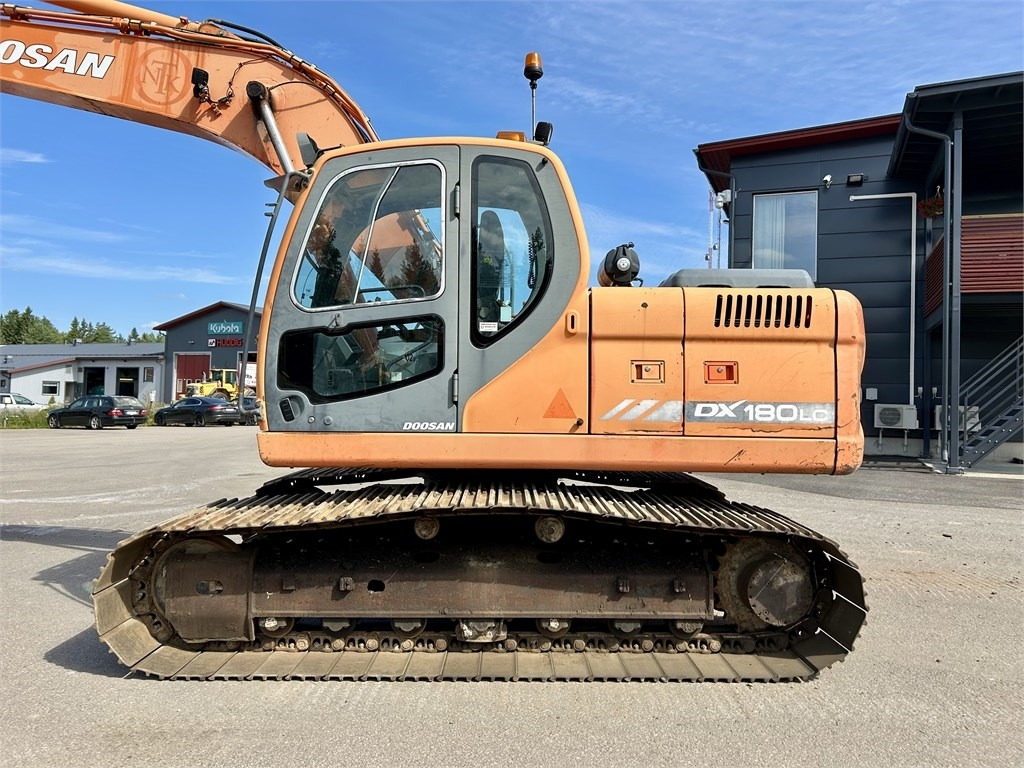 Doosan DX180LC PYÖRITTÄJÄLLÄ - Kāpurķēžu ekskavators: foto 2 Doosan DX180LC PYÖRITTÄJÄLLÄ - Kāpurķēžu ekskavators: foto 2