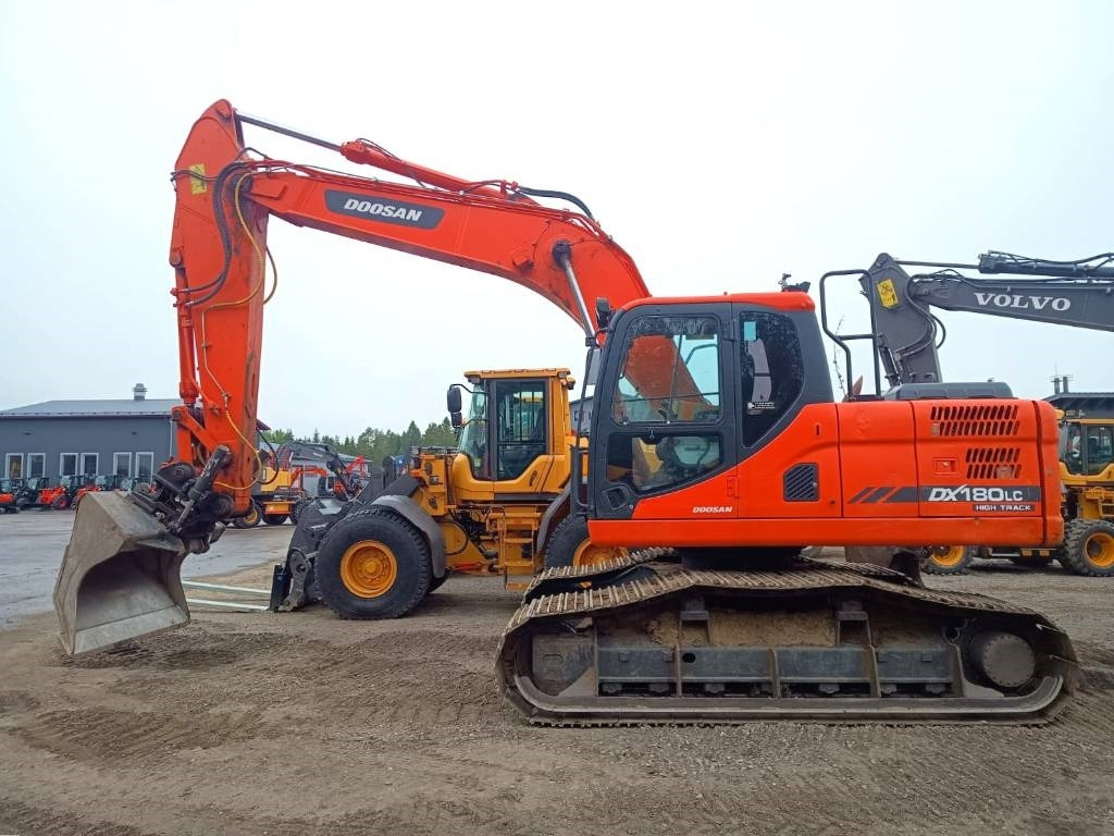 Doosan DX180LCH-3 HIGH TRACK, KALLISTAJALLA - Kāpurķēžu ekskavators: foto 1 Doosan DX180LCH-3 HIGH TRACK, KALLISTAJALLA - Kāpurķēžu ekskavators: foto 1