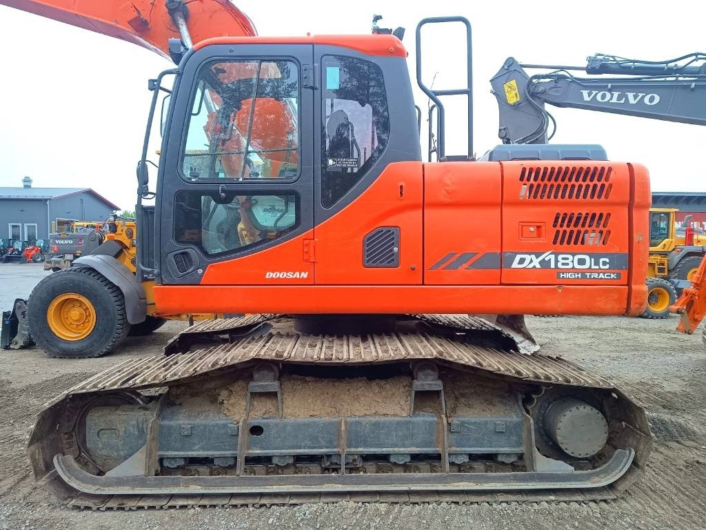 Doosan DX180LCH-3 HIGH TRACK, KALLISTAJALLA - Kāpurķēžu ekskavators: foto 2 Doosan DX180LCH-3 HIGH TRACK, KALLISTAJALLA - Kāpurķēžu ekskavators: foto 2