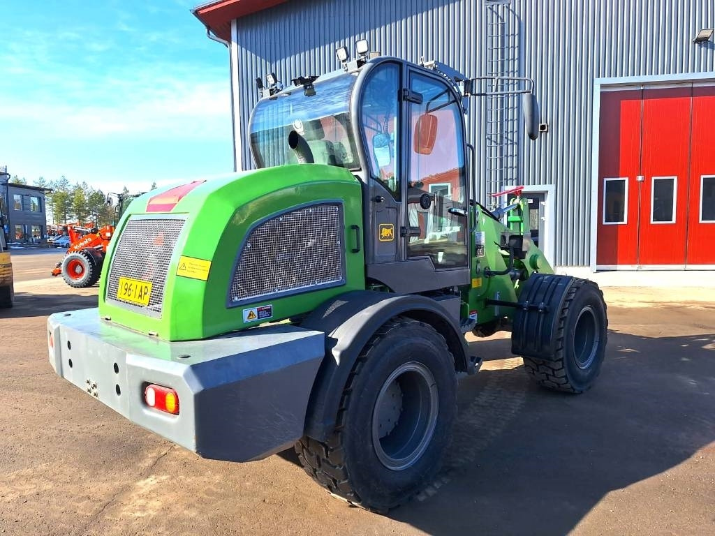 Greenmaster 825 PIIKIT, KAUHA JA HIEKOITIN - Riteņu iekrāvējs: foto 4 Greenmaster 825 PIIKIT, KAUHA JA HIEKOITIN - Riteņu iekrāvējs: foto 4