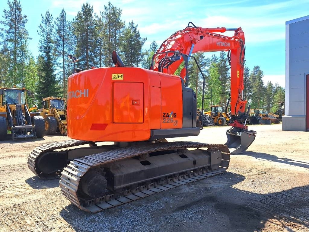 Hitachi MYYTY! SOLD! ZX225USLC-5 PYÖRITTÄJÄ+PIHDIT - Kāpurķēžu ekskavators: foto 4 Hitachi MYYTY! SOLD! ZX225USLC-5 PYÖRITTÄJÄ+PIHDIT - Kāpurķēžu ekskavators: foto 4