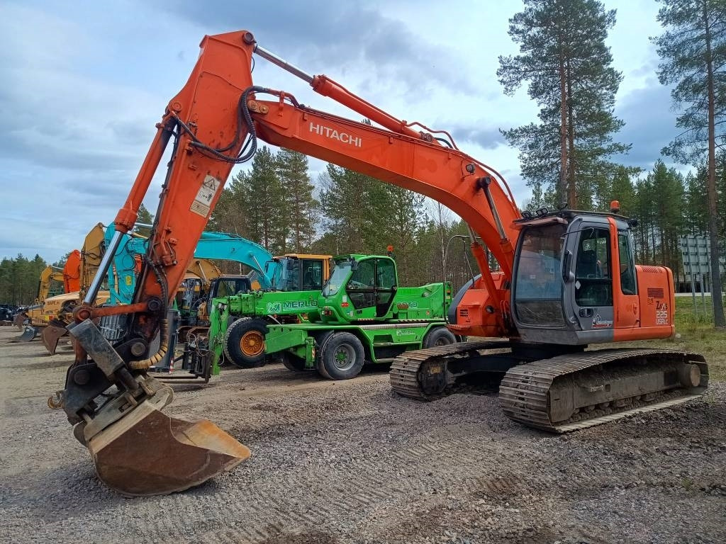 Hitachi MYYTY! SOLD! ZX225USR KALLISTAJALLA - Kāpurķēžu ekskavators: foto 1 Hitachi MYYTY! SOLD! ZX225USR KALLISTAJALLA - Kāpurķēžu ekskavators: foto 1