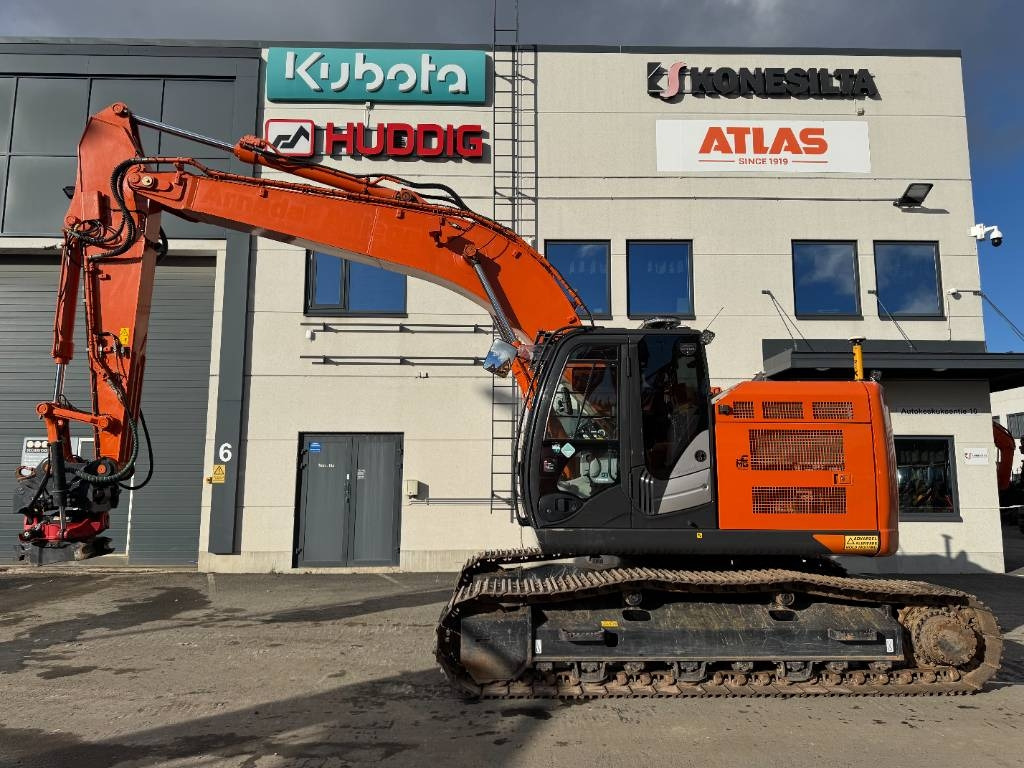 Hitachi ZX 225 US R LC-6 - Kāpurķēžu ekskavators: foto 1 Hitachi ZX 225 US R LC-6 - Kāpurķēžu ekskavators: foto 1