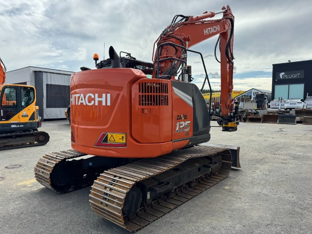 Hitachi ZX135USBL-7 PYÖRITTÄJÄLLÄ - Kāpurķēžu ekskavators: foto 5 Hitachi ZX135USBL-7 PYÖRITTÄJÄLLÄ - Kāpurķēžu ekskavators: foto 5