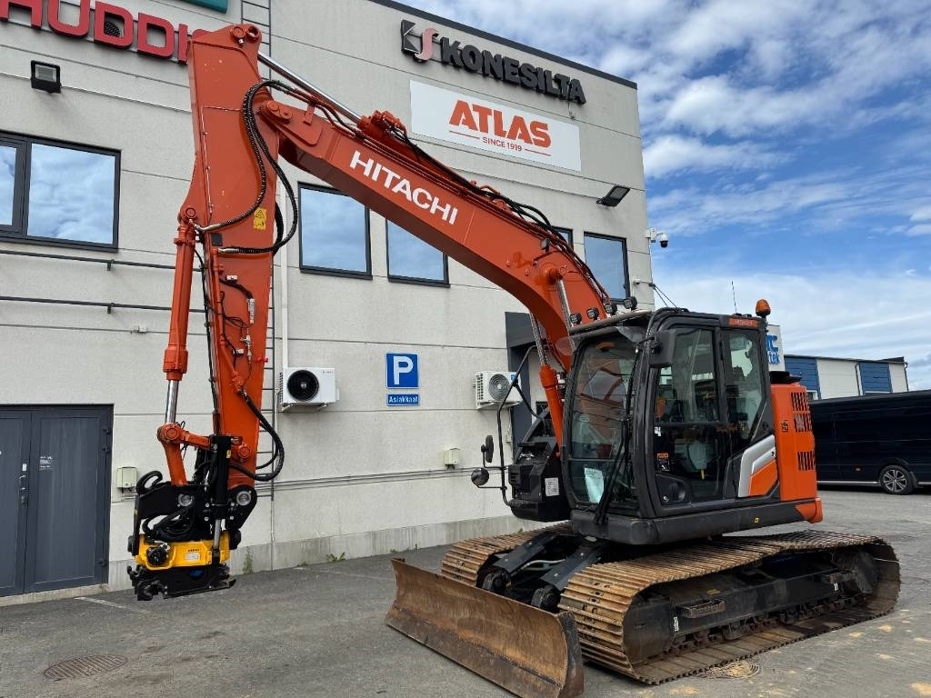 Hitachi ZX135USBL-7 PYÖRITTÄJÄLLÄ - Kāpurķēžu ekskavators: foto 2 Hitachi ZX135USBL-7 PYÖRITTÄJÄLLÄ - Kāpurķēžu ekskavators: foto 2