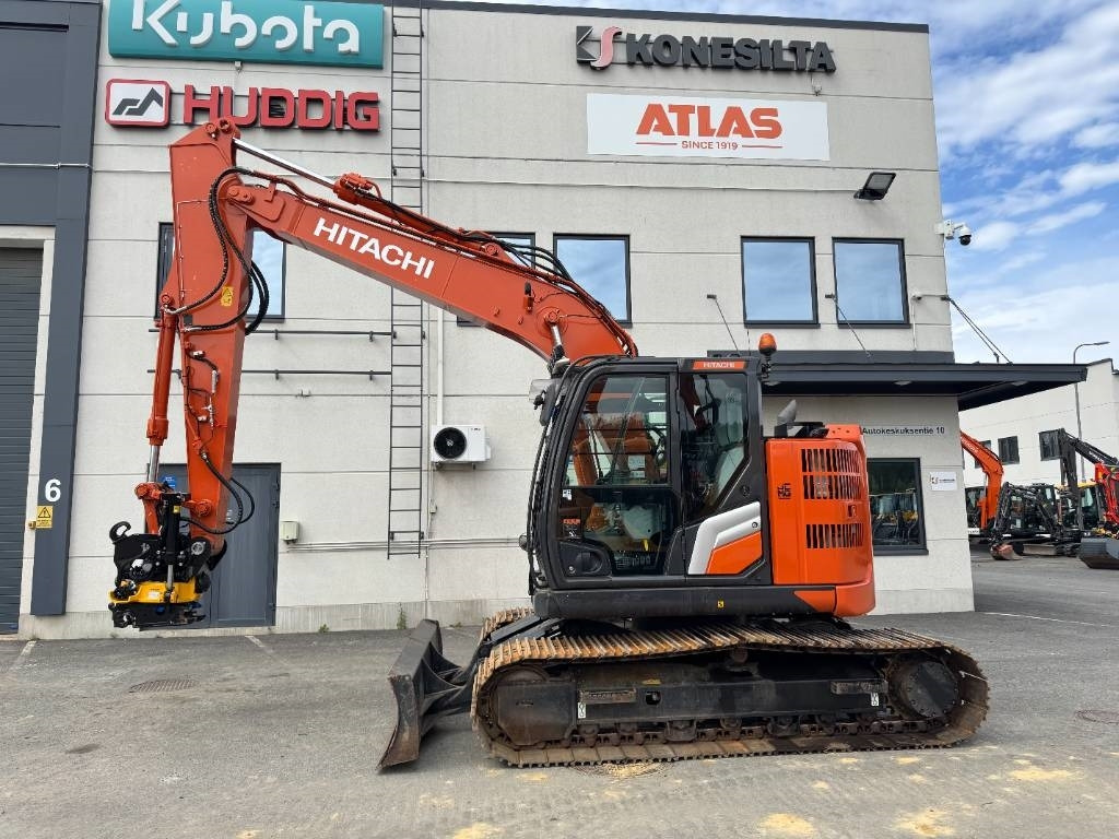 Hitachi ZX135USBL-7 PYÖRITTÄJÄLLÄ - Kāpurķēžu ekskavators: foto 1 Hitachi ZX135USBL-7 PYÖRITTÄJÄLLÄ - Kāpurķēžu ekskavators: foto 1