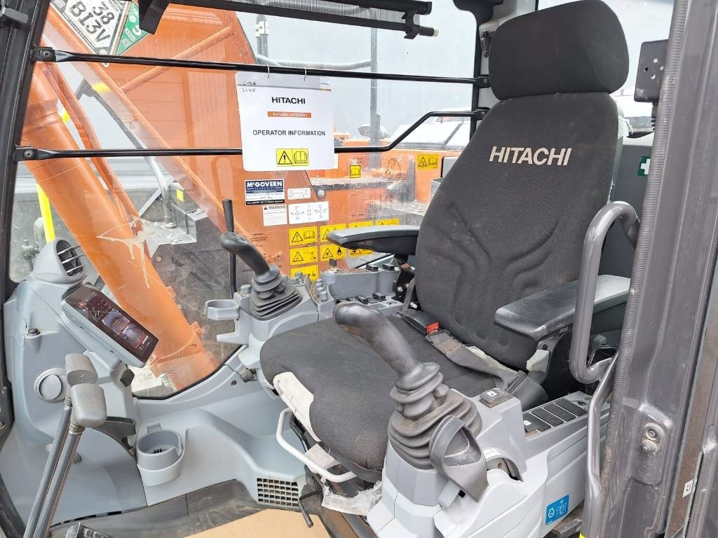 Kāpurķēžu ekskavators Hitachi ZX135USLC-7 PUSKULEVYLLÄ: foto 7