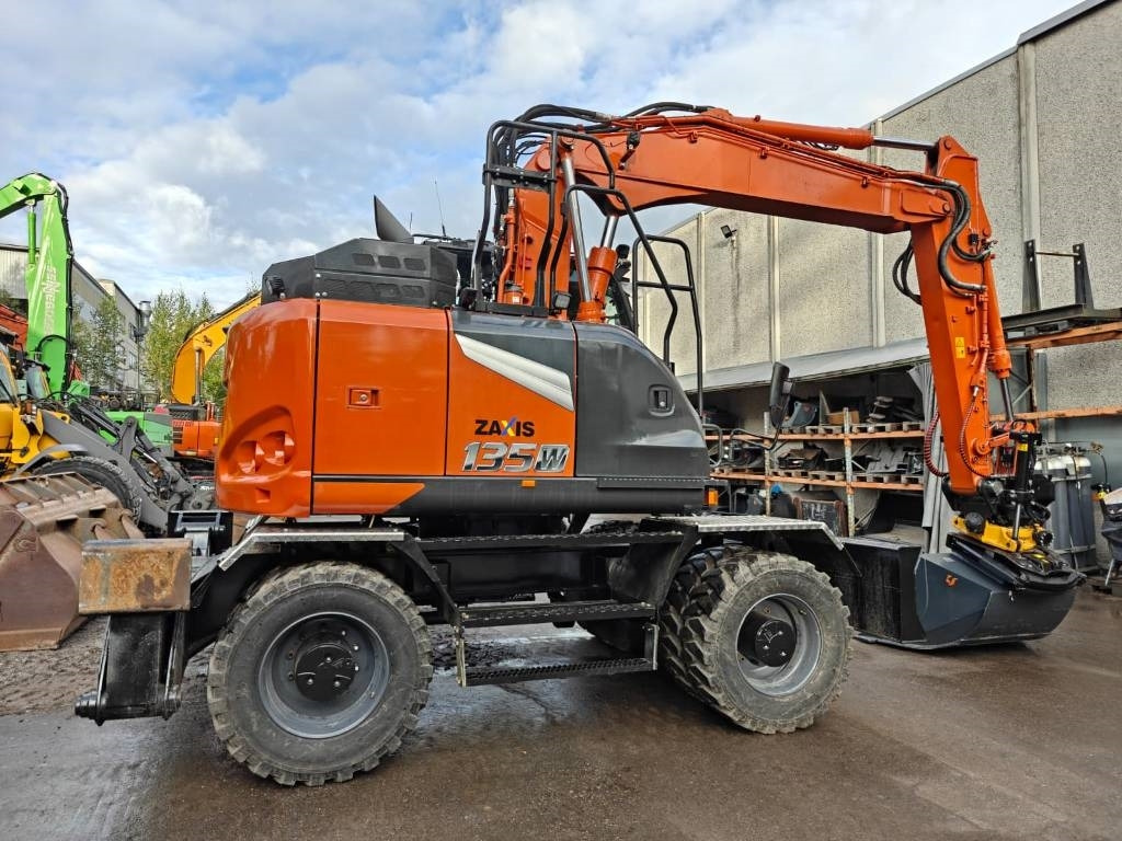 Hitachi ZX135W-7 VARUSTELTU  - Riteņu ekskavators: foto 4 Hitachi ZX135W-7 VARUSTELTU  - Riteņu ekskavators: foto 4