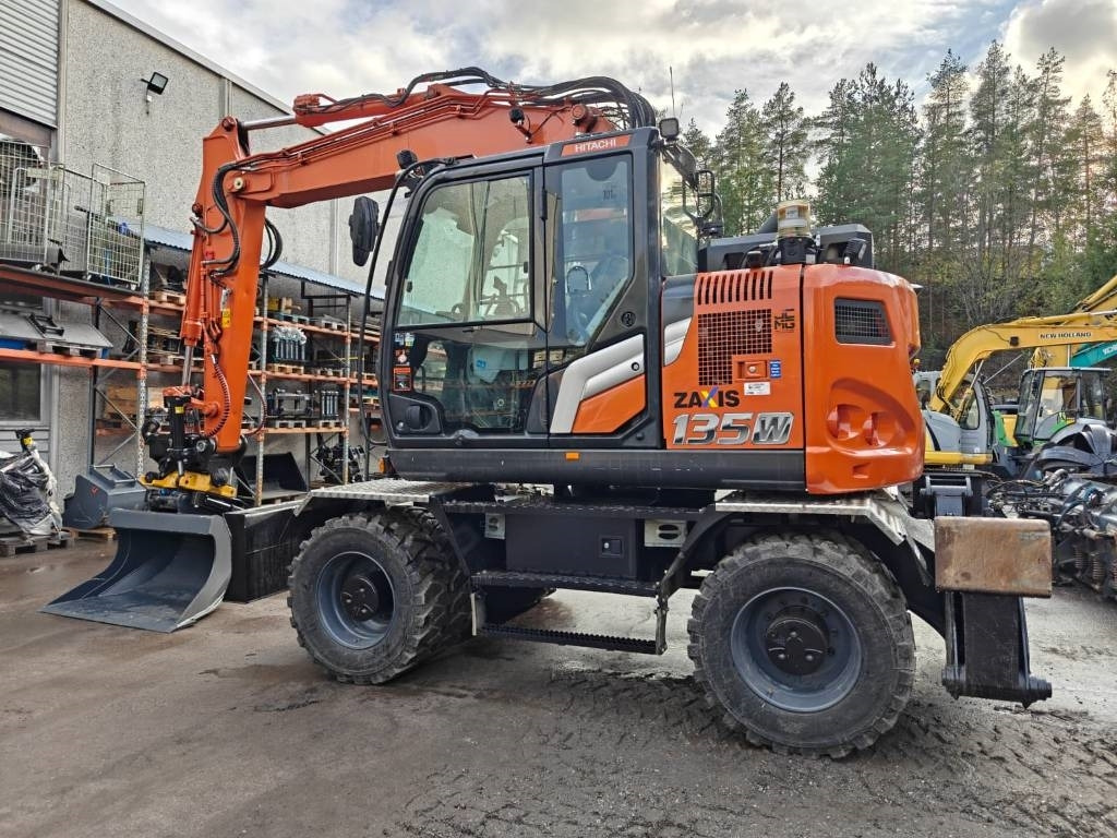 Hitachi ZX135W-7 VARUSTELTU  - Riteņu ekskavators: foto 2 Hitachi ZX135W-7 VARUSTELTU  - Riteņu ekskavators: foto 2
