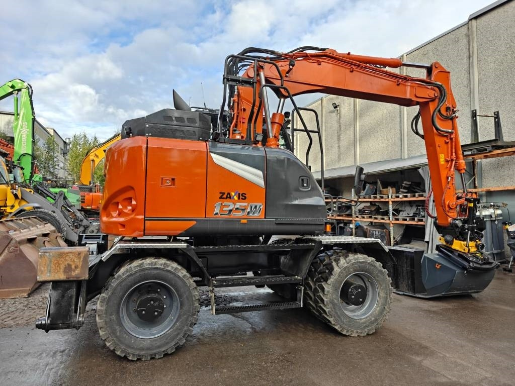 Hitachi ZX135W-7 VARUSTELTU  - Riteņu ekskavators: foto 5 Hitachi ZX135W-7 VARUSTELTU  - Riteņu ekskavators: foto 5