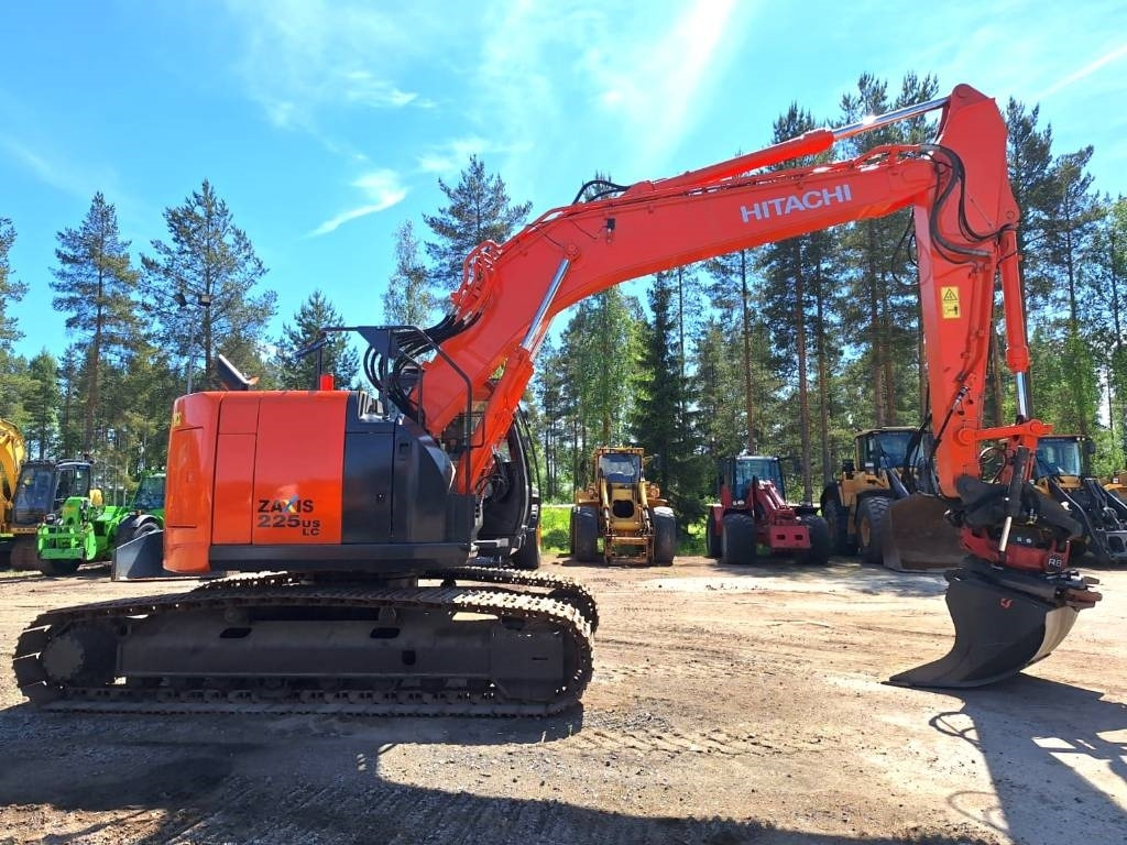 Hitachi ZX225USLC-5 PYÖRITTÄJÄ+PIHDIT YM. - Kāpurķēžu ekskavators: foto 5 Hitachi ZX225USLC-5 PYÖRITTÄJÄ+PIHDIT YM. - Kāpurķēžu ekskavators: foto 5