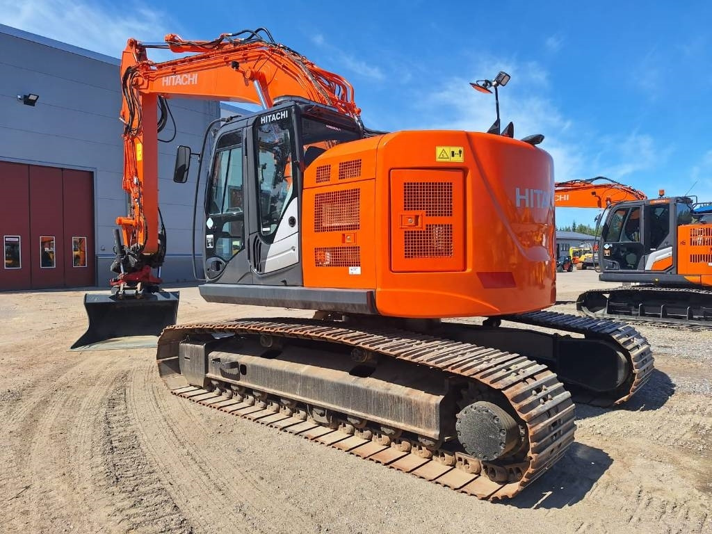 Hitachi ZX225USLC-5 PYÖRITTÄJÄ+PIHDIT YM. - Kāpurķēžu ekskavators: foto 2 Hitachi ZX225USLC-5 PYÖRITTÄJÄ+PIHDIT YM. - Kāpurķēžu ekskavators: foto 2