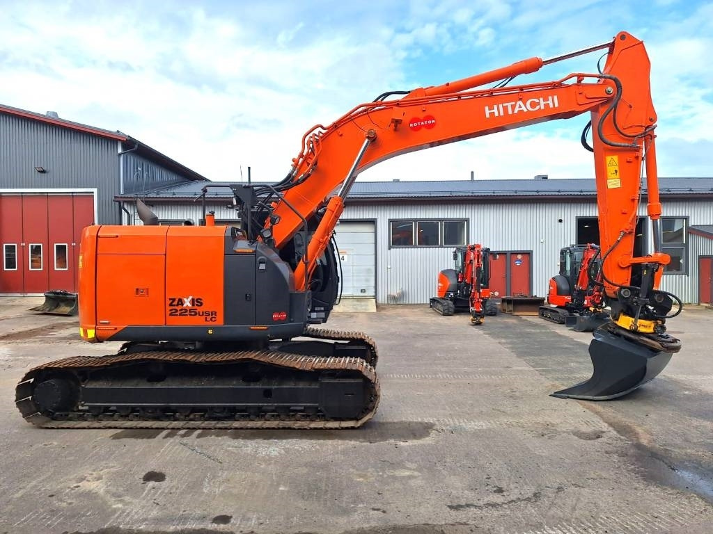 Hitachi ZX225USLC-5 PYÖRITTÄJÄLLÄ - Kāpurķēžu ekskavators: foto 5 Hitachi ZX225USLC-5 PYÖRITTÄJÄLLÄ - Kāpurķēžu ekskavators: foto 5