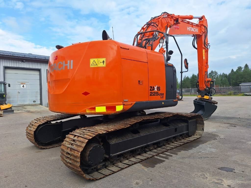 Hitachi ZX225USLC-5 PYÖRITTÄJÄLLÄ - Kāpurķēžu ekskavators: foto 4 Hitachi ZX225USLC-5 PYÖRITTÄJÄLLÄ - Kāpurķēžu ekskavators: foto 4