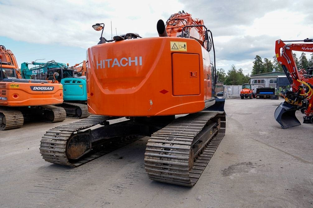 Hitachi ZX225USLC-5B MARTTIINILLA - Kāpurķēžu ekskavators: foto 5 Hitachi ZX225USLC-5B MARTTIINILLA - Kāpurķēžu ekskavators: foto 5