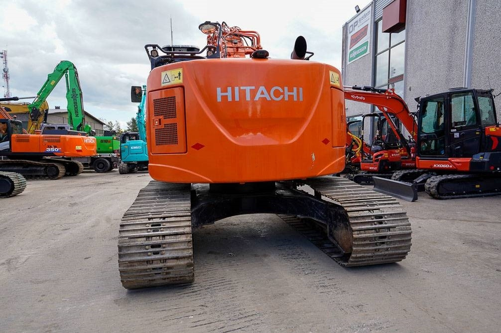 Hitachi ZX225USLC-5B MARTTIINILLA - Kāpurķēžu ekskavators: foto 4 Hitachi ZX225USLC-5B MARTTIINILLA - Kāpurķēžu ekskavators: foto 4