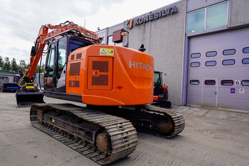 Hitachi ZX225USLC-5B MARTTIINILLA - Kāpurķēžu ekskavators: foto 3 Hitachi ZX225USLC-5B MARTTIINILLA - Kāpurķēžu ekskavators: foto 3