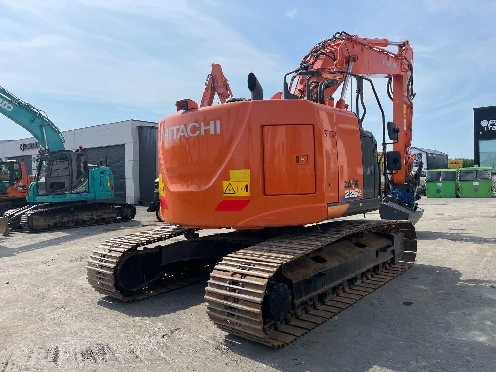 Hitachi ZX225USLC-6 PYÖRITTÄJÄLLÄ - Kāpurķēžu ekskavators: foto 4 Hitachi ZX225USLC-6 PYÖRITTÄJÄLLÄ - Kāpurķēžu ekskavators: foto 4