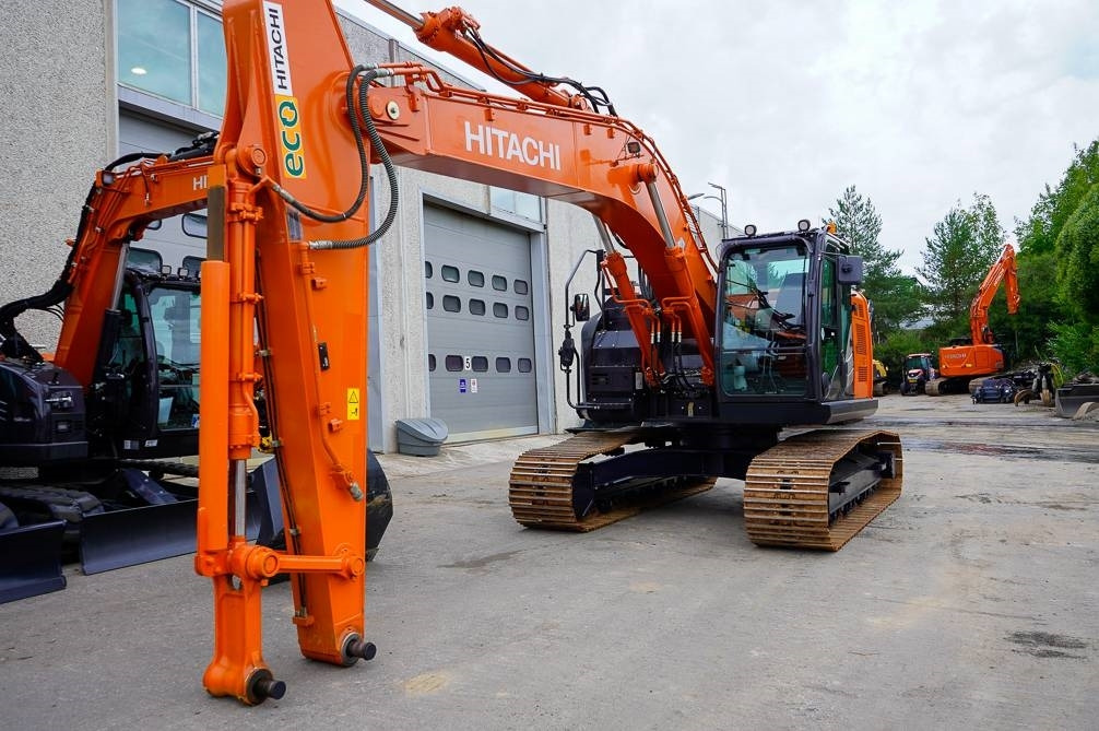 Hitachi ZX225USLC-6 - Kāpurķēžu ekskavators: foto 3 Hitachi ZX225USLC-6 - Kāpurķēžu ekskavators: foto 3