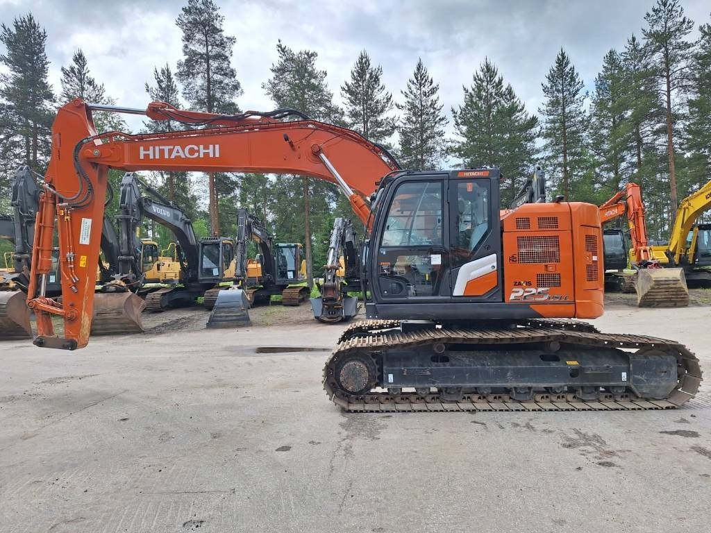Hitachi ZX225USLC-7 - Kāpurķēžu ekskavators: foto 1 Hitachi ZX225USLC-7 - Kāpurķēžu ekskavators: foto 1