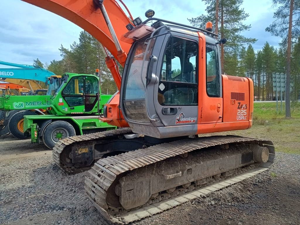 Hitachi ZX225USR KALLISTAJALLA - Kāpurķēžu ekskavators: foto 2 Hitachi ZX225USR KALLISTAJALLA - Kāpurķēžu ekskavators: foto 2