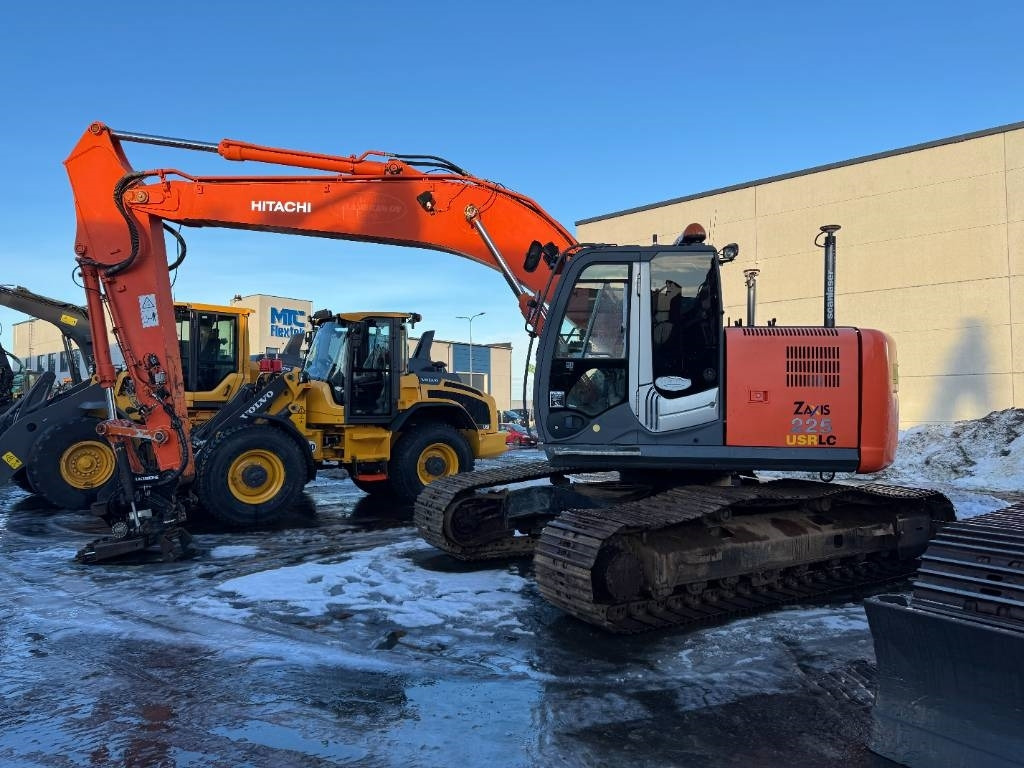 Hitachi ZX225USRLC-3 PYÖRITTÄJÄLLÄ - Kāpurķēžu ekskavators: foto 2 Hitachi ZX225USRLC-3 PYÖRITTÄJÄLLÄ - Kāpurķēžu ekskavators: foto 2