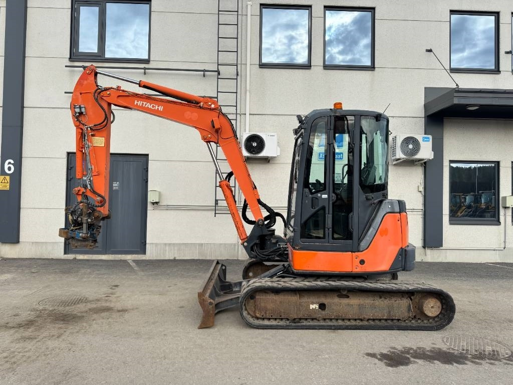 Hitachi ZX50U-2 PYÖRITTÄJÄLLÄ - Mini-ekskavators: foto 1 Hitachi ZX50U-2 PYÖRITTÄJÄLLÄ - Mini-ekskavators: foto 1