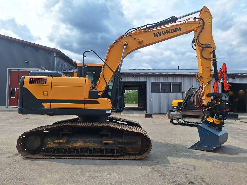 Hyundai MYYTY! SOLD! HX140HW METSÄMALLI PYÖRITTÄJÄLLÄ - Kāpurķēžu ekskavators: foto 5 Hyundai MYYTY! SOLD! HX140HW METSÄMALLI PYÖRITTÄJÄLLÄ - Kāpurķēžu ekskavators: foto 5