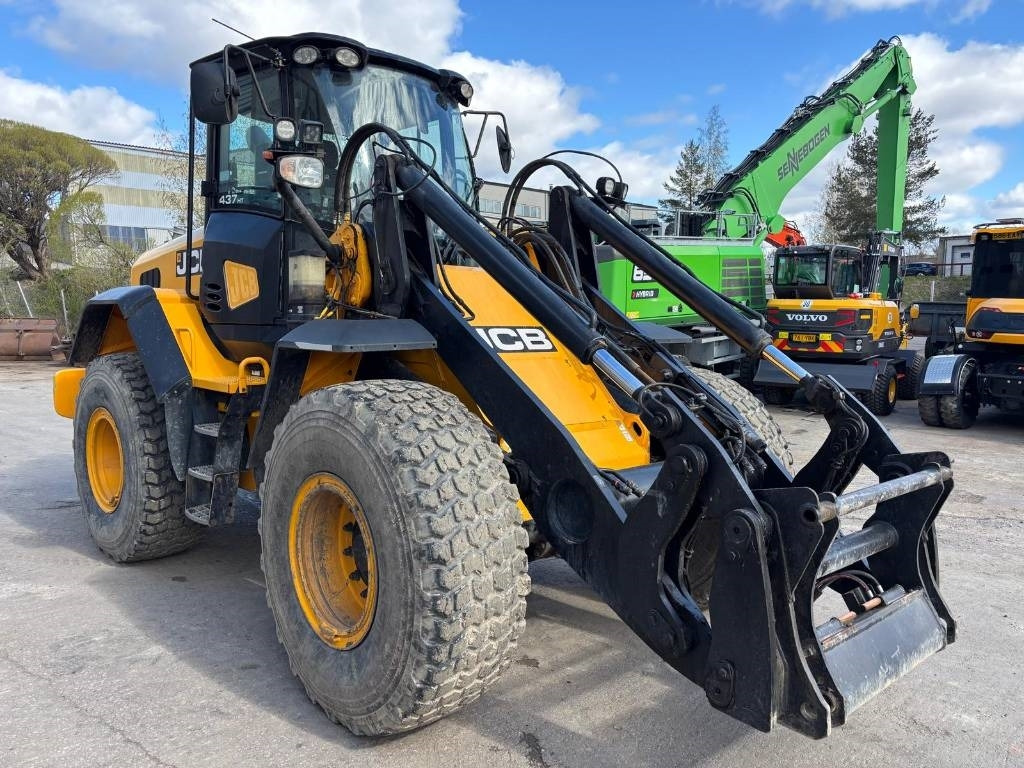 JCB 437 HT - Riteņu iekrāvējs: foto 5 JCB 437 HT - Riteņu iekrāvējs: foto 5