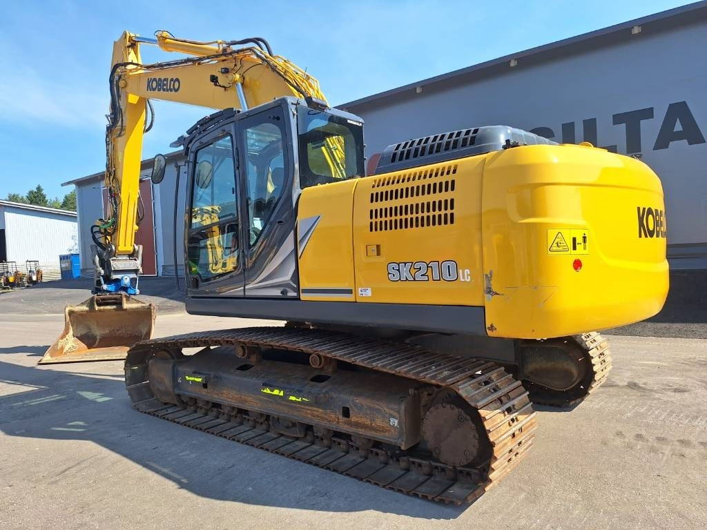 Kobelco SK210LC-11 PYÖRITTÄJÄLLÄ - Kāpurķēžu ekskavators: foto 2 Kobelco SK210LC-11 PYÖRITTÄJÄLLÄ - Kāpurķēžu ekskavators: foto 2