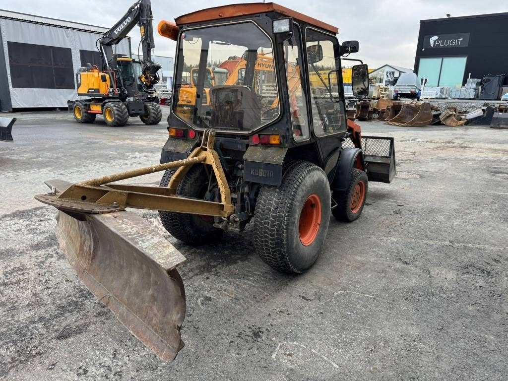 Kubota L245 DT ETUKUORMAAJALLA - Traktors: foto 4 Kubota L245 DT ETUKUORMAAJALLA - Traktors: foto 4