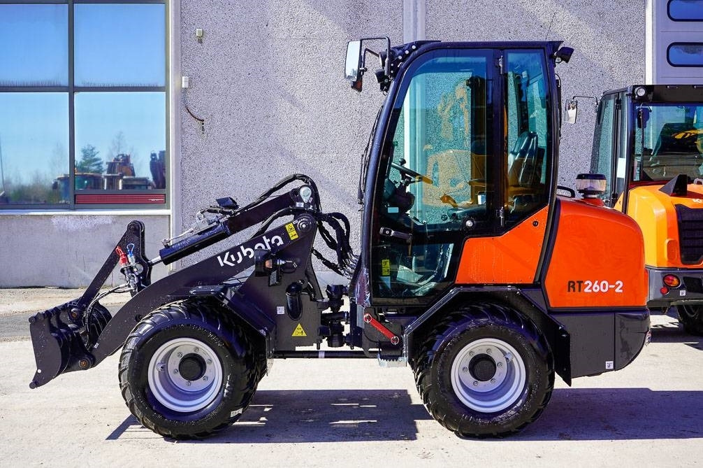 Kubota RT260-2 DELUXE - Riteņu iekrāvējs: foto 1 Kubota RT260-2 DELUXE - Riteņu iekrāvējs: foto 1
