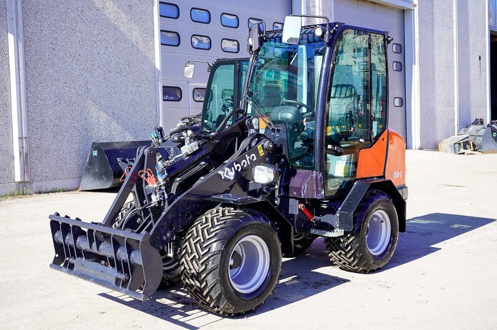 Kubota RT260-2 DELUXE - Riteņu iekrāvējs: foto 2 Kubota RT260-2 DELUXE - Riteņu iekrāvējs: foto 2