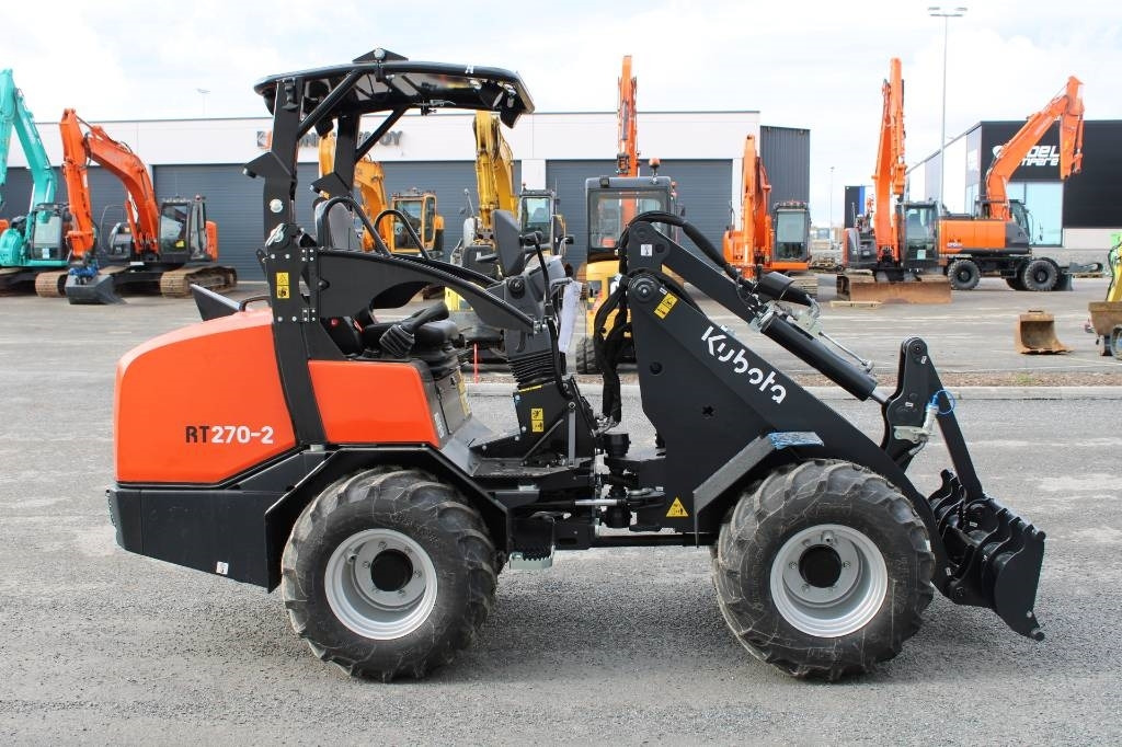 Kubota RT270-2 KATOKSELLA! UUSI  - Mini iekrāvējs: foto 3 Kubota RT270-2 KATOKSELLA! UUSI  - Mini iekrāvējs: foto 3
