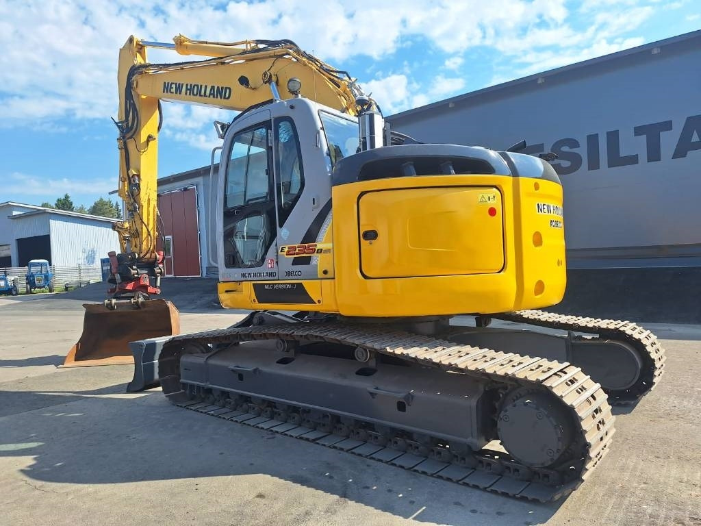 New Holland E235BSRLC PYÖRITTÄJÄLLÄ - Kāpurķēžu ekskavators: foto 2 New Holland E235BSRLC PYÖRITTÄJÄLLÄ - Kāpurķēžu ekskavators: foto 2