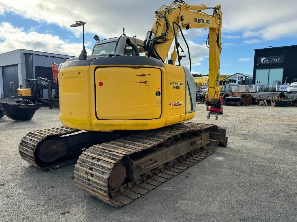 New Holland MYYTY! SOLD! E135BSR-2 PYÖRITTÄJÄLLÄ - Kāpurķēžu ekskavators: foto 4 New Holland MYYTY! SOLD! E135BSR-2 PYÖRITTÄJÄLLÄ - Kāpurķēžu ekskavators: foto 4