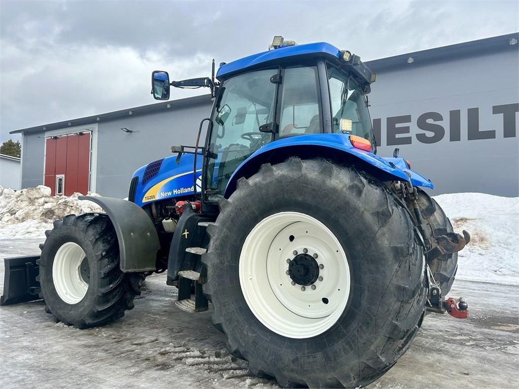 New Holland TG285 - Traktors: foto 3 New Holland TG285 - Traktors: foto 3