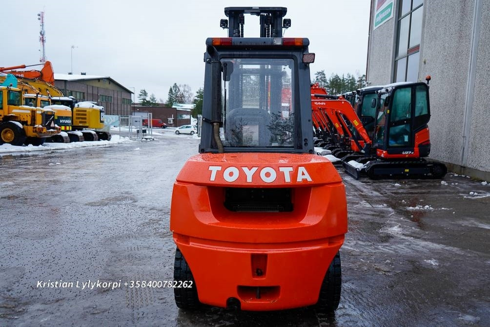 Toyota 42-7DA50 - Dīzeļiekrāvējs: foto 4 Toyota 42-7DA50 - Dīzeļiekrāvējs: foto 4
