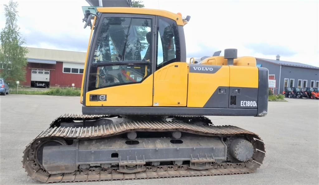 Volvo EC180DL PYÖRITTÄJÄLLÄ - Kāpurķēžu ekskavators: foto 2 Volvo EC180DL PYÖRITTÄJÄLLÄ - Kāpurķēžu ekskavators: foto 2