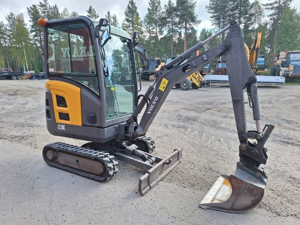 Volvo EC18C KALLISTAJALLA *EI ALVIA* - Mini-ekskavators: foto 5 Volvo EC18C KALLISTAJALLA *EI ALVIA* - Mini-ekskavators: foto 5
