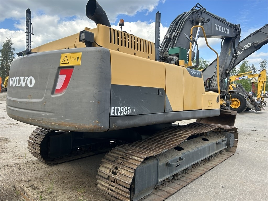 Volvo EC250DNL PYÖRITTÄJÄLLÄ - Kāpurķēžu ekskavators: foto 5 Volvo EC250DNL PYÖRITTÄJÄLLÄ - Kāpurķēžu ekskavators: foto 5
