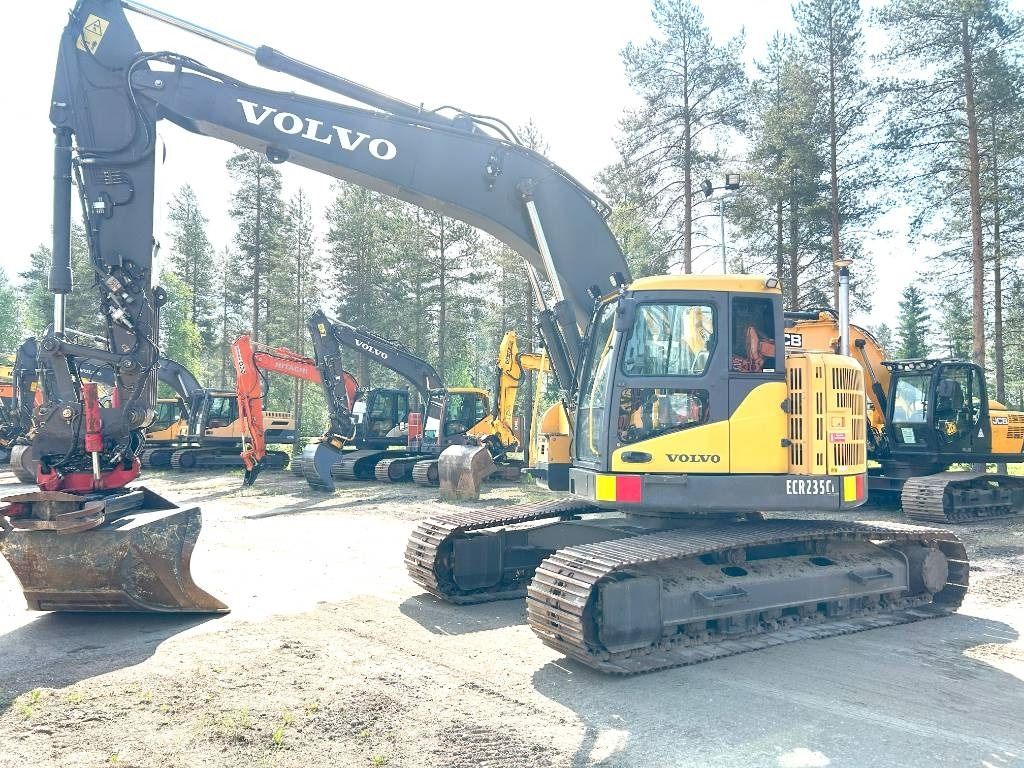 Volvo ECR235CL PYÖRITTÄJÄ, 3D-LAITTEET - Kāpurķēžu ekskavators: foto 1 Volvo ECR235CL PYÖRITTÄJÄ, 3D-LAITTEET - Kāpurķēžu ekskavators: foto 1
