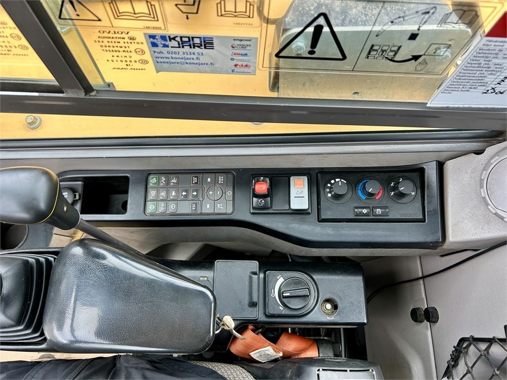 Volvo ECR88D + TYÖLAITTEET  līzingu Volvo ECR88D + TYÖLAITTEET: foto 25