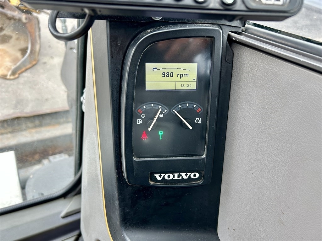 Volvo ECR88D + TYÖLAITTEET  līzingu Volvo ECR88D + TYÖLAITTEET: foto 23