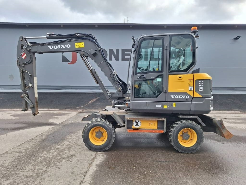 Volvo EW60E VÄHÄN AJETTU - Riteņu ekskavators: foto 1 Volvo EW60E VÄHÄN AJETTU - Riteņu ekskavators: foto 1