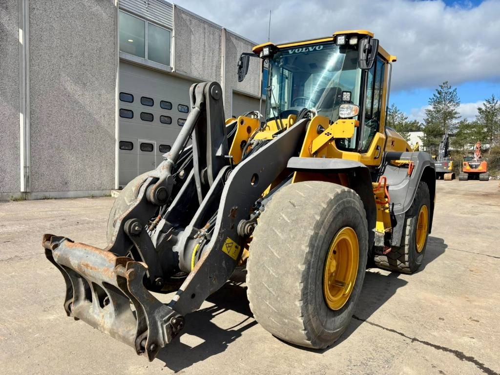 Volvo L110H VIPUOHJAUS YM. - Riteņu iekrāvējs: foto 2 Volvo L110H VIPUOHJAUS YM. - Riteņu iekrāvējs: foto 2