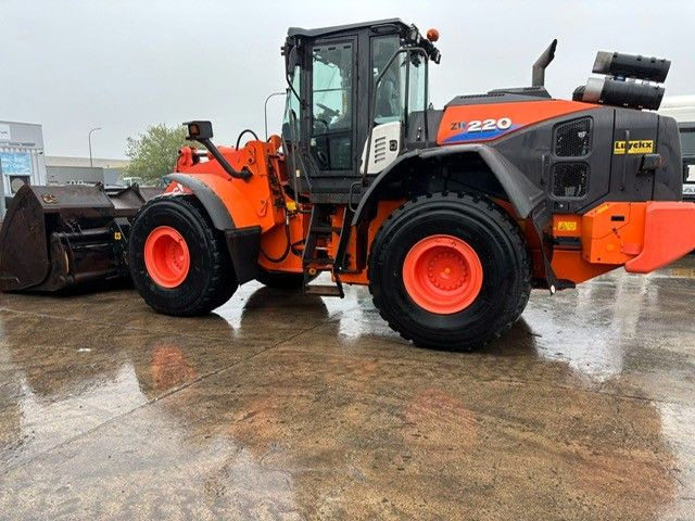 Hitachi ZW220-6. Hochkippschaufel. Wage. - Riteņu iekrāvējs: foto 2 Hitachi ZW220-6. Hochkippschaufel. Wage. - Riteņu iekrāvējs: foto 2